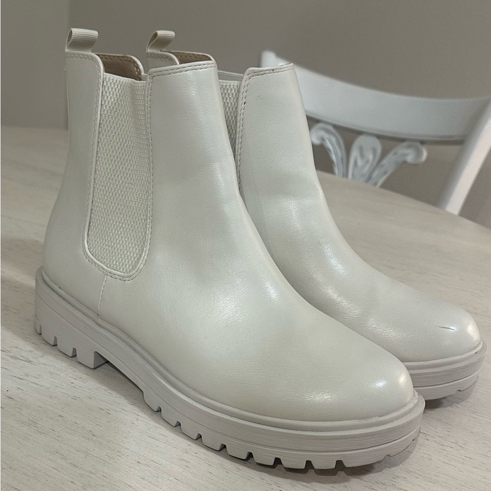 Soda Cream Booties Size 10
